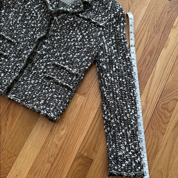 Chanel Black and White Tweed Blazer Size 36 - Picture 12 of 15